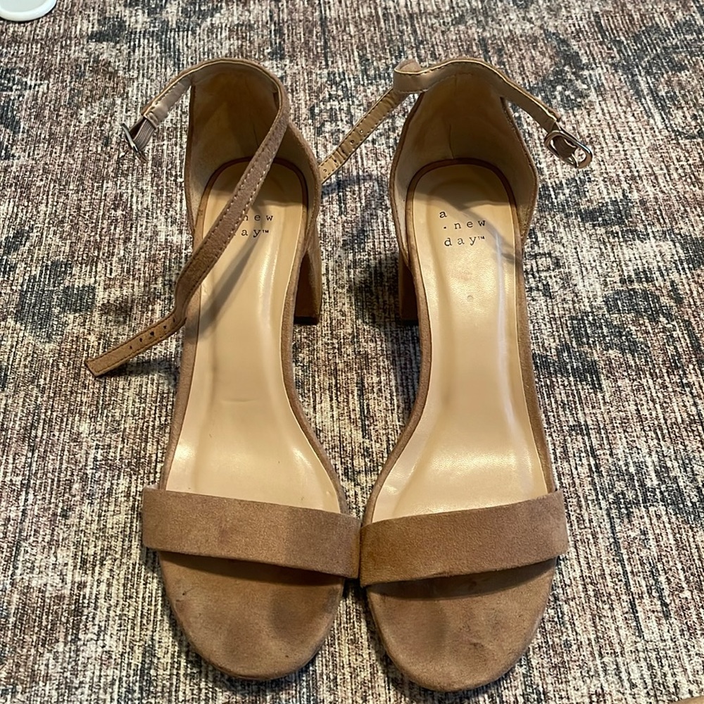 A new day short block heel in size 8